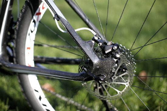 První karbon od Kony