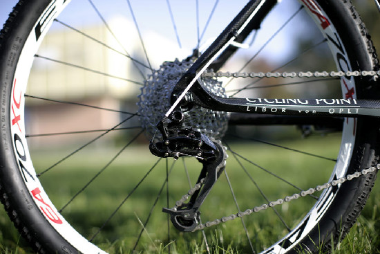 První karbon od Kony