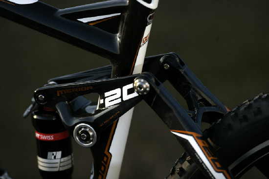 traibike od Meridy poprvé v karbonu