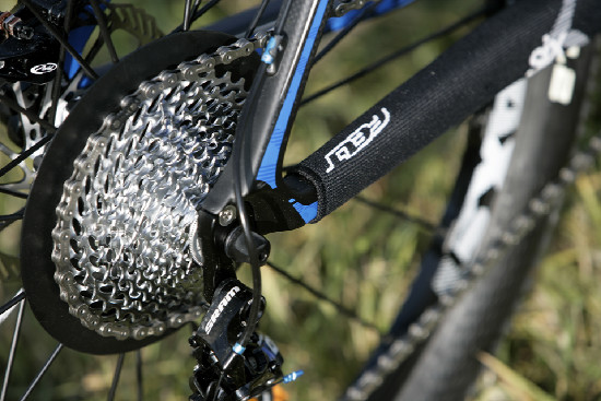 Karbonový SIX před objektivem