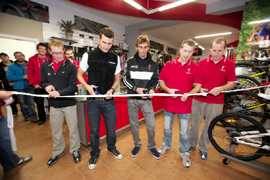 páska se střihala hned napětkrát