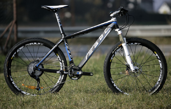 Karbonový SIX před objektivem