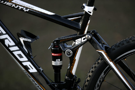 traibike od Meridy poprvé v karbonu