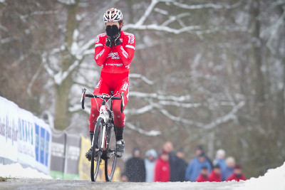 Jakub Skála vyhrává závod juniorů