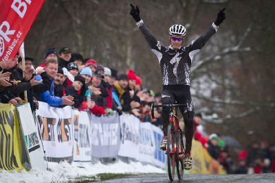 Jaroslav Kulhavý vítězí