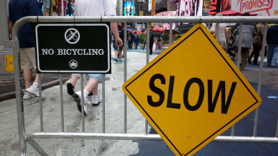 Všude jsou značky a nařízení