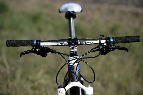 Karbonový SIX před objektivem