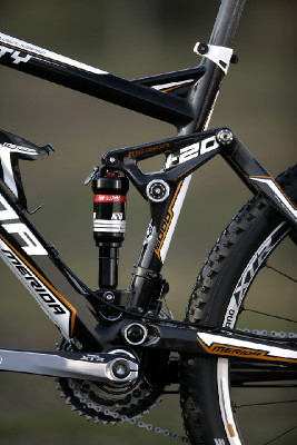 traibike od Meridy poprvé v karbonu