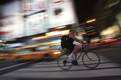 Cyklisté se toho nebojí ani ve tmě