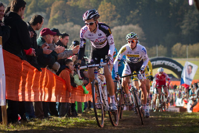 Niels Albert hlídaný Štybarem