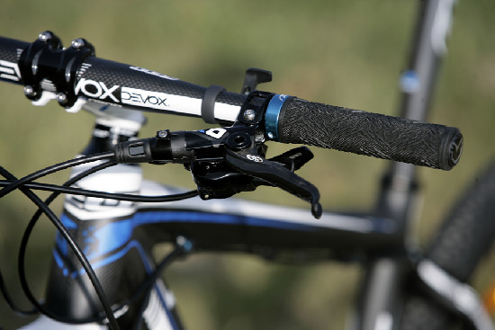 Karbonový SIX před objektivem