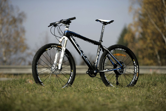 Karbonový SIX před objektivem