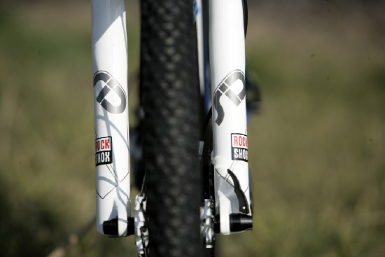 Karbonový SIX před objektivem