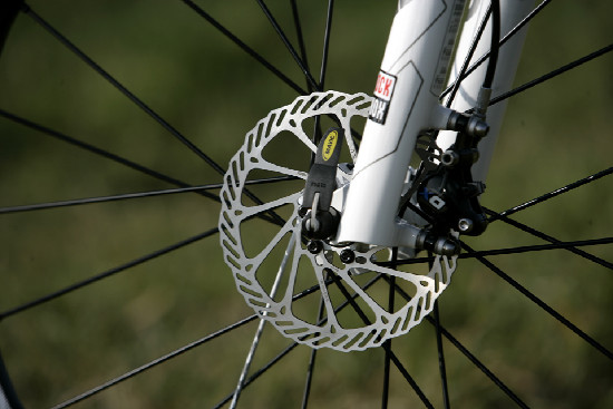 Karbonový SIX před objektivem