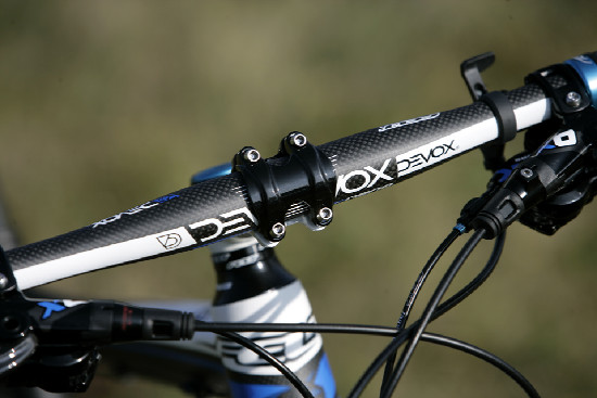 Karbonový SIX před objektivem