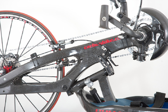 Karbon trochu jinak, aneb handbike