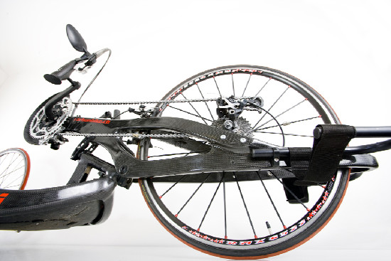 Karbon trochu jinak, aneb handbike