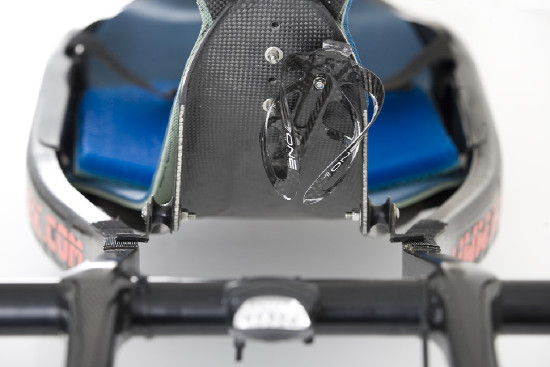 Karbon trochu jinak, aneb handbike