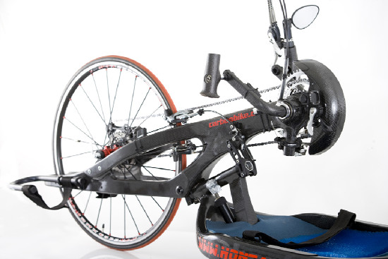 Karbon trochu jinak, aneb handbike