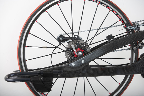 Karbon trochu jinak, aneb handbike