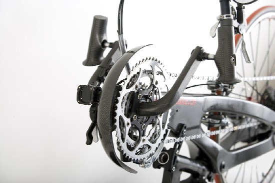 Karbon trochu jinak, aneb handbike