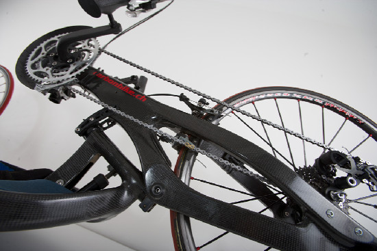 Karbon trochu jinak, aneb handbike