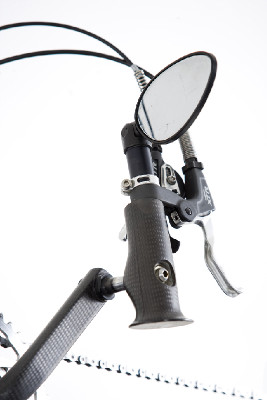 Karbon trochu jinak, aneb handbike