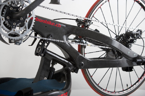 Karbon trochu jinak, aneb handbike