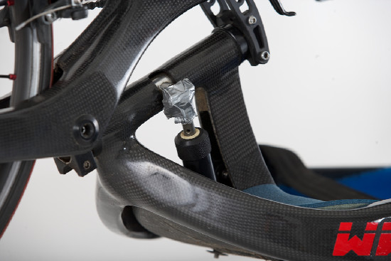 Karbon trochu jinak, aneb handbike