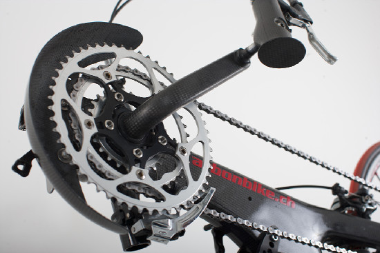 Karbon trochu jinak, aneb handbike