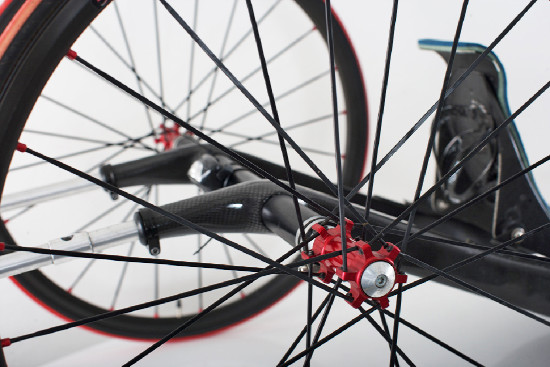 Karbon trochu jinak, aneb handbike