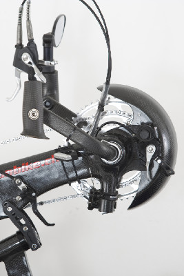 Karbon trochu jinak, aneb handbike