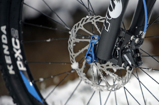 Testovali a fotili jsme na listí i na sněhu