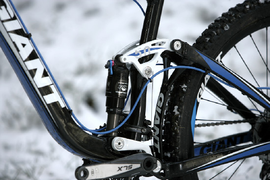 Testovali a fotili jsme na listí i na sněhu