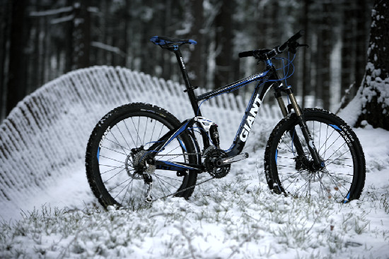 Testovali a fotili jsme na listí i na sněhu