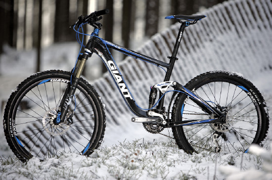 Testovali a fotili jsme na listí i na sněhu