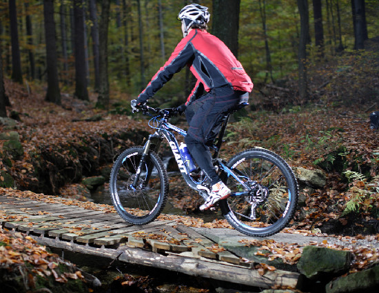 Testovali a fotili jsme na listí i na sněhu