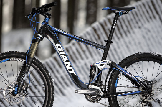 Testovali a fotili jsme na listí i na sněhu