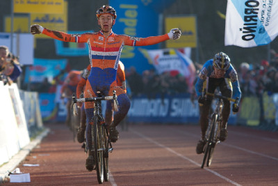 Lars van der Haar vítězí