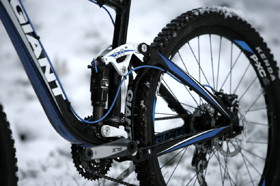 Testovali a fotili jsme na listí i na sněhu