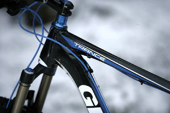 Testovali a fotili jsme na listí i na sněhu