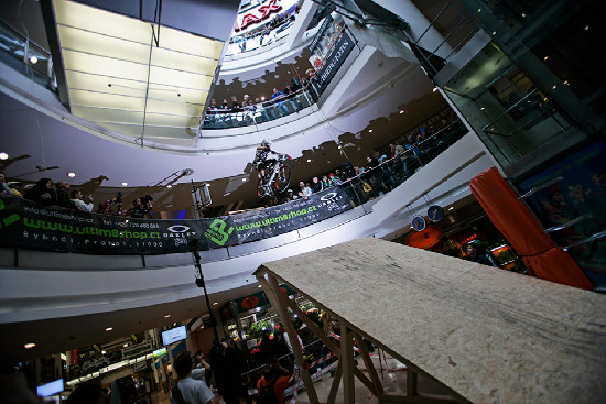 mohutný dopad dropu