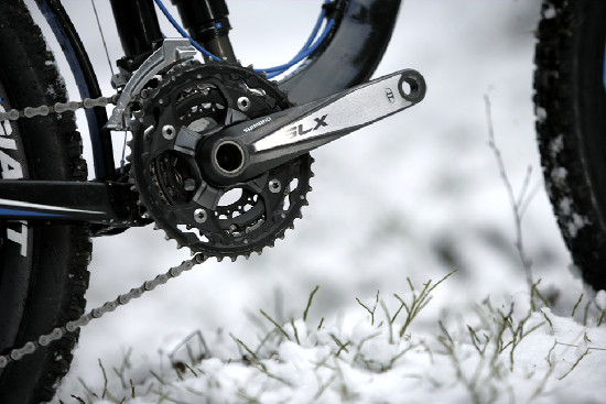 Testovali a fotili jsme na listí i na sněhu