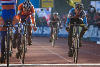 Karel Hník prohrává spurt o stříbro