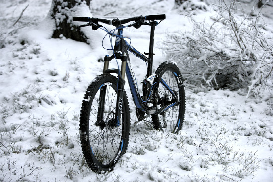 Testovali a fotili jsme na listí i na sněhu