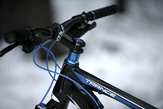 Testovali a fotili jsme na listí i na sněhu