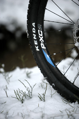 Testovali a fotili jsme na listí i na sněhu