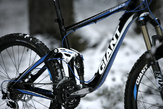 Testovali a fotili jsme na listí i na sněhu