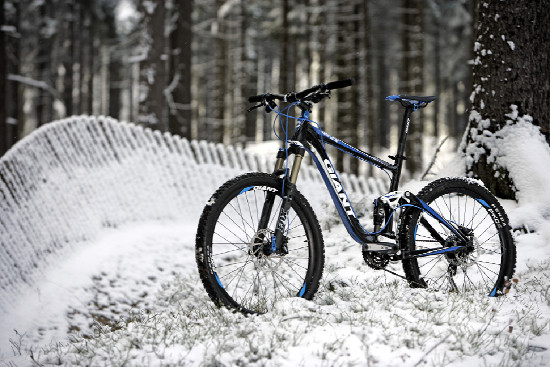 Testovali a fotili jsme na listí i na sněhu