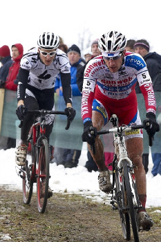 Největší souboj se odehrával mezi Martinem Zlámalíkem a Jaroslavem Kulhavým